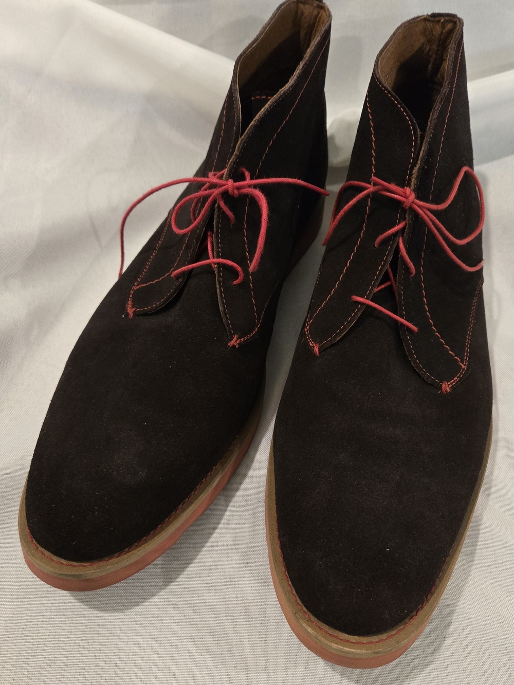 Men's Brown Suede Chukka Boots with Red Laces